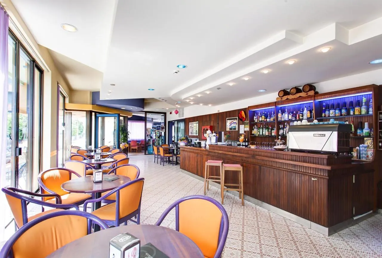 Hotel Cola Frontemare ベラーリア・イジェア・マリーナ