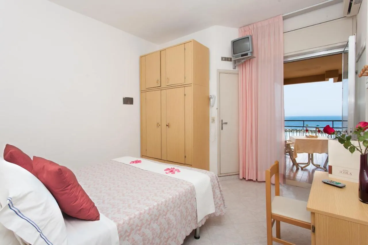 Hotel Cola Frontemare ベラーリア・イジェア・マリーナ