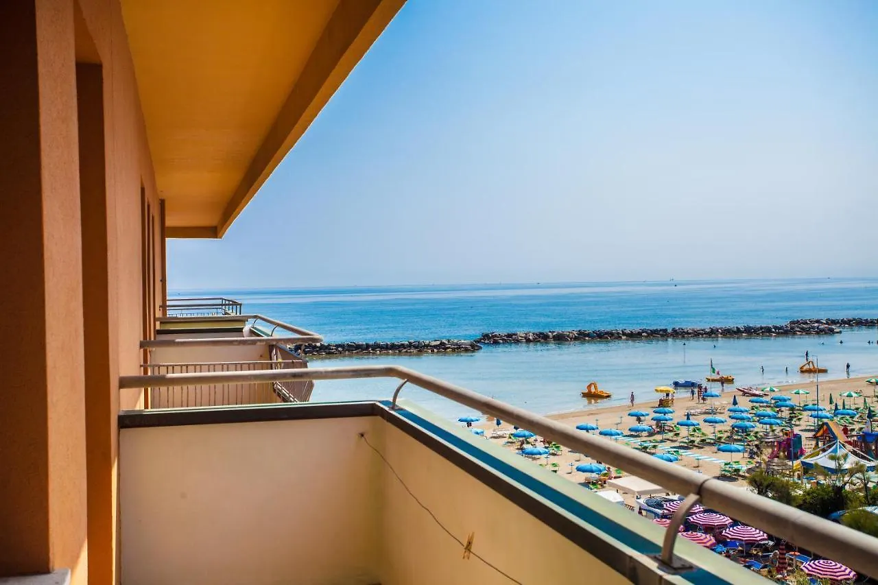 Hotel Cola Frontemare ベラーリア・イジェア・マリーナ イタリア
