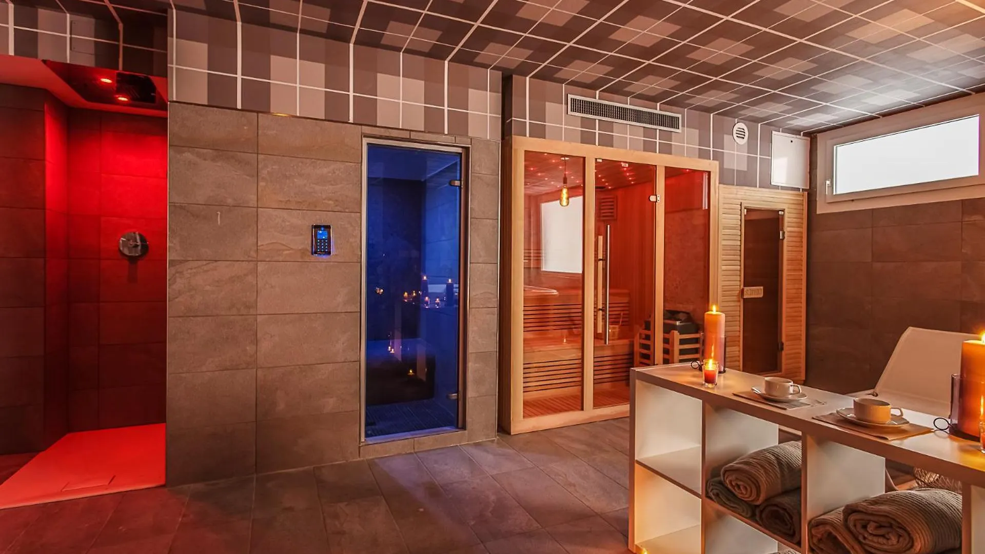***  Hotel Cola Frontemare ベラーリア・イジェア・マリーナ イタリア