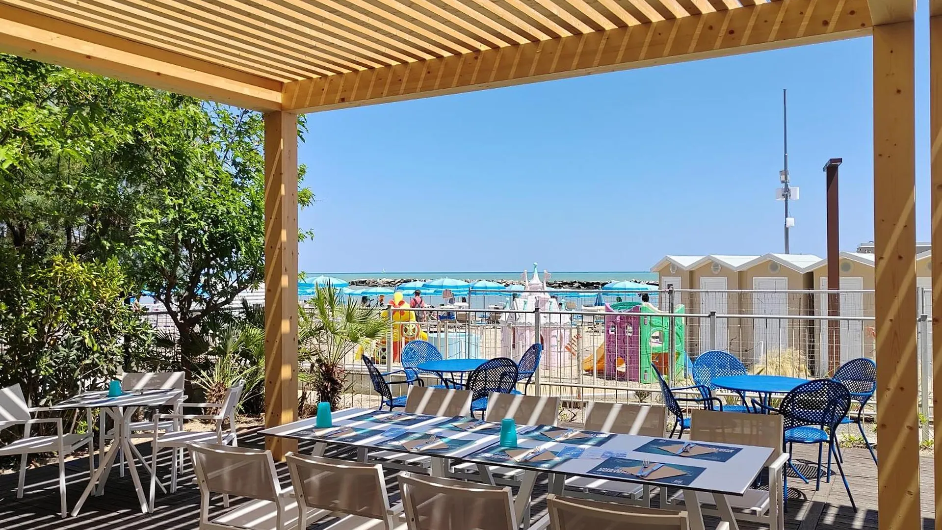 Hotel Cola Frontemare ベラーリア・イジェア・マリーナ